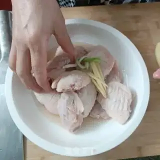 Make Coke chicken wings step 1