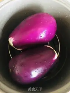 Make The cold hand tore round and round step 1