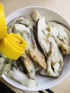 Make The cold hand tore round and round step 3