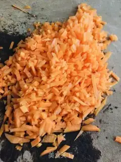 Make Meat carrot fried rice step 1