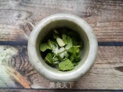 Make Little elbow with ten fragrances of garlic juice step 12