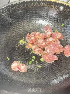Make Sausage fried Dutch beans step 1