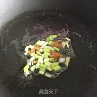 Make The fragrance of meat, the fried beans step 4