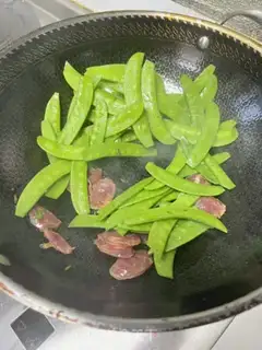 Make Sausage fried Dutch beans step 2