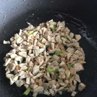 Make The fragrance of meat, the fried beans step 5