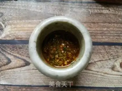 Make Little elbow with ten fragrances of garlic juice step 14