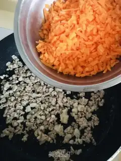 Make Meat carrot fried rice step 4