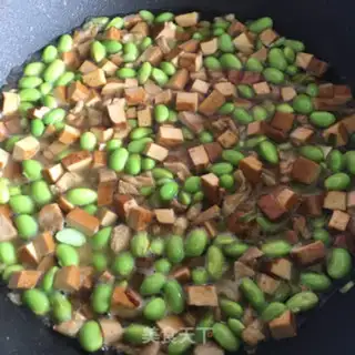 Make The fragrance of meat, the fried beans step 8