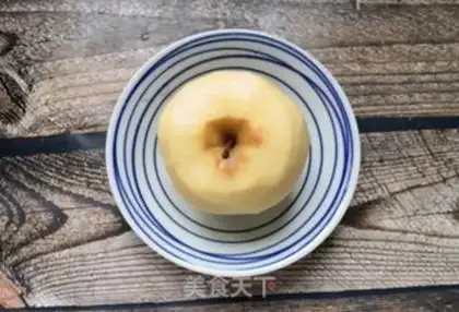 Make Skin steamed apples step 1