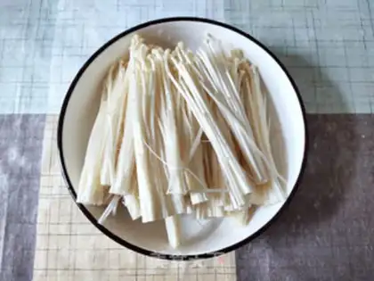 Make Frozen needle mushrooms step 1