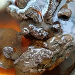 Make Eggs and pine mushrooms step 0