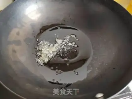Make Little potato black-mucked rooster step 4