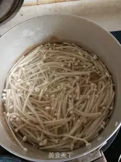 Make Pepper with golden mushrooms step 1