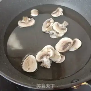 Make Eggs and pine mushrooms step 4
