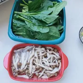 Make Crab mushrooms and spinach step 0