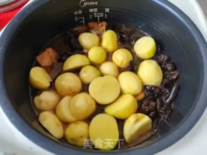Make Little potato black-mucked rooster step 8