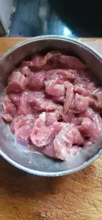Make Beef rolls and garlic step 1