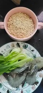 Make Shrimp green oatmeal step 0