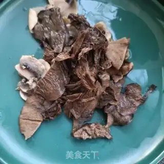 Make Eggs and pine mushrooms step 8