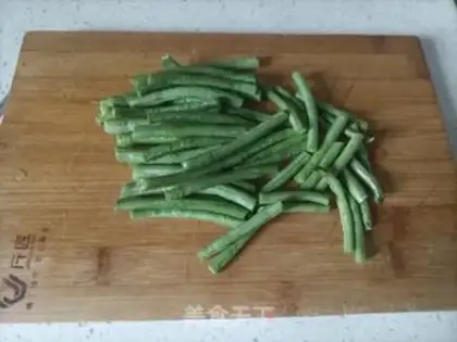 Make Bean bean horns, meat noodles step 1