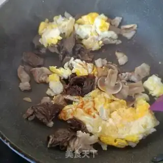 Make Eggs and pine mushrooms step 18