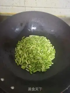 Make Garlic fried eggs step 3