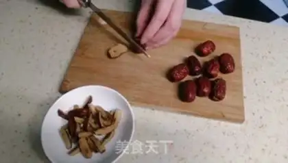 Make Red-tree nut yogurt cake step 0
