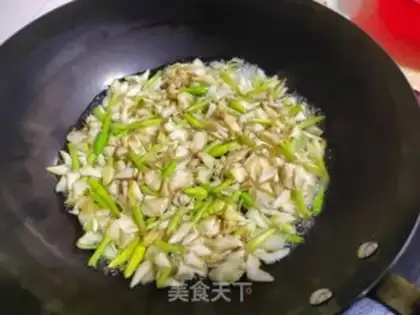Make Scrambled eggs step 1