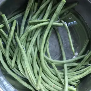 Make Garlic beans step 0