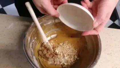 Make Red-tree nut yogurt cake step 12