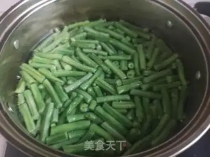 Make Sesame sauce, bean horns step 0