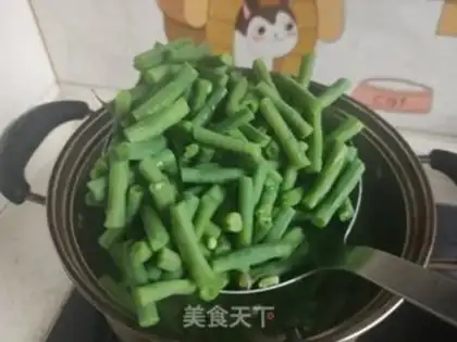 Make Sesame sauce, bean horns step 1
