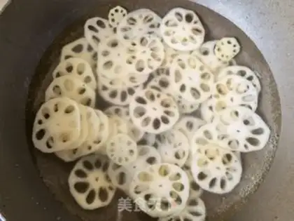 Make Little peppers of garlic and lily step 1