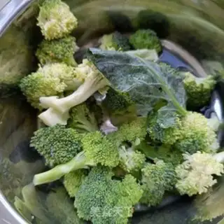 Make # Pizza broccoli # step 2