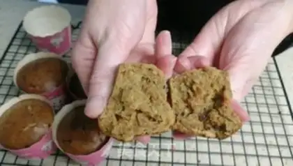 Make Red-tree nut yogurt cake step 17