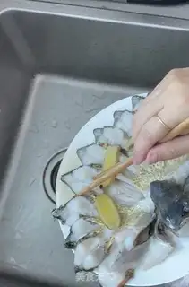 Make Peacock open-screen fish step 3