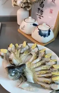 Make Peacock open-screen fish step 4
