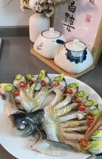 Make Peacock open-screen fish step 6