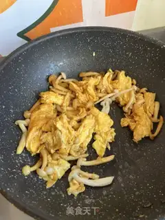 Make White mushroom fried eggs step 5