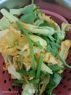 Make Pumpkin seedlings step 0