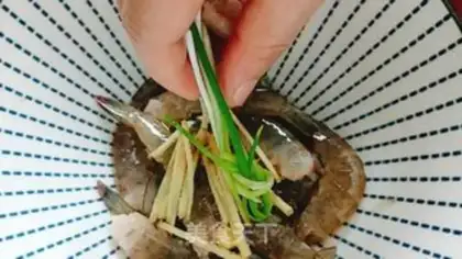 Make Fried garlic shrimp step 3