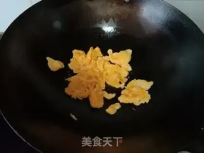Make Curry tomato eggs step 1