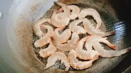Make Fried garlic shrimp step 5