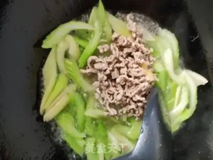 Make Celery fried meat step 4