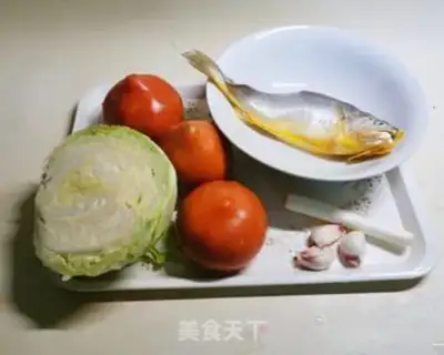Make Tomato juice and yellow fish step 0