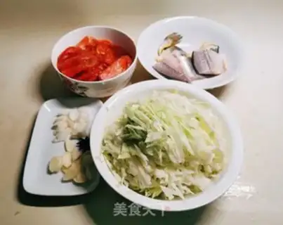 Make Tomato juice and yellow fish step 1