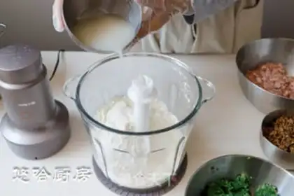 Make Frozen meat buns step 7