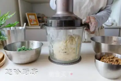 Make Frozen meat buns step 8