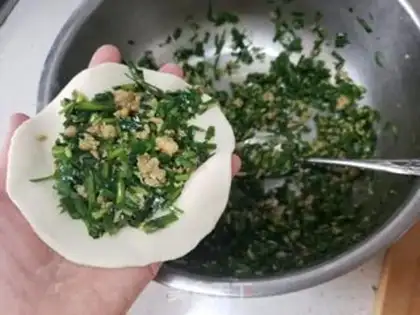 Make An egg box of celery step 4