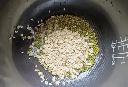 Make Rice oatmeal green bean congee step 4